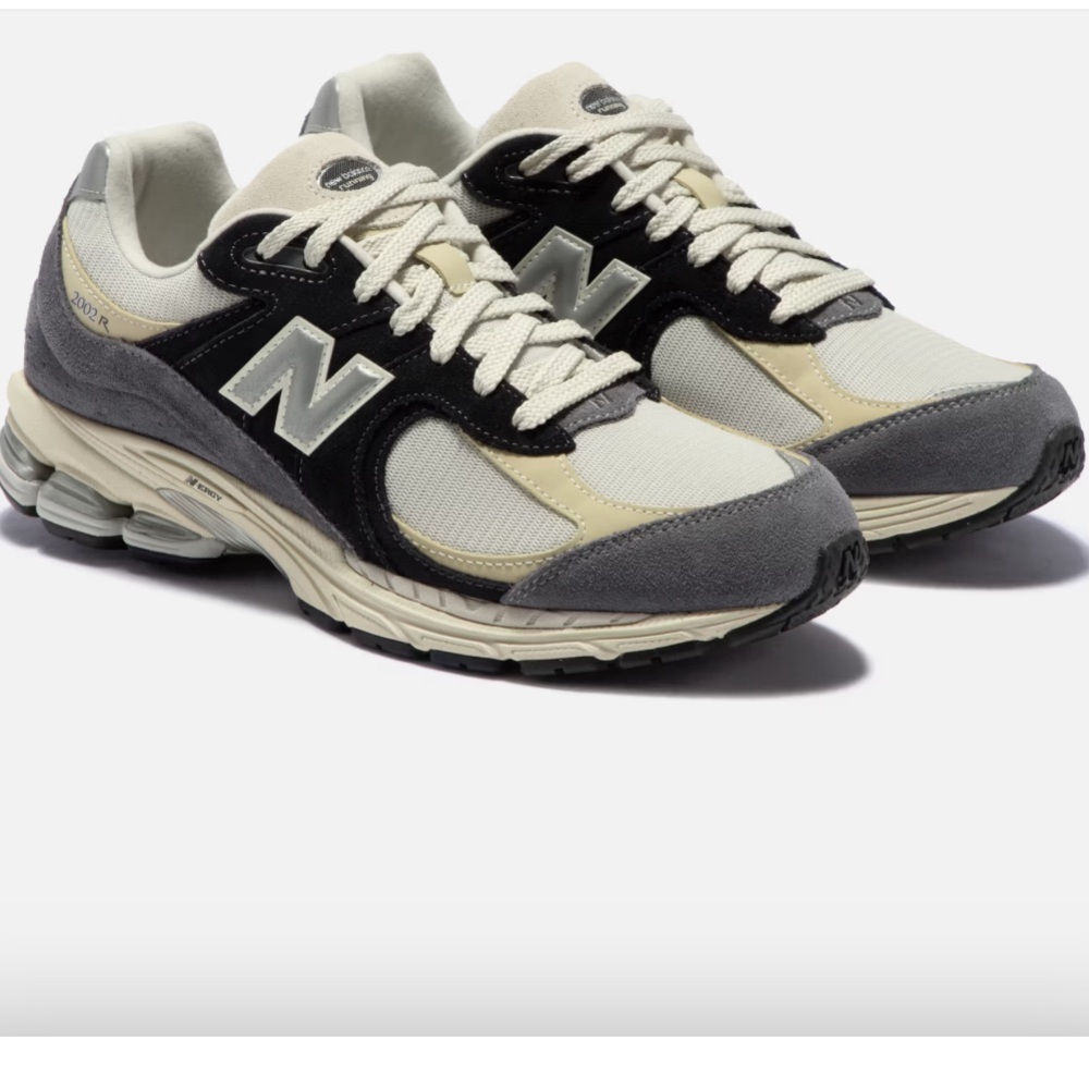 New Balance 2002R Magnet Sandstone size men’s 7 women’s 8.5